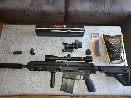 Buenas Tardes:

Pongo a la venta mi replica de Airsoft HK417D (12") by UMAREX + Accesorios.

No tiene 02