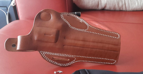 Vendo fantástica funda de piel auténtica para revólver S&W de 6”.  Hecha a mano    80€ puesta en casa 02