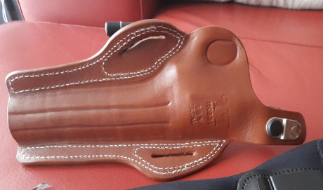 Vendo fantástica funda de piel auténtica para revólver S&W de 6”.  Hecha a mano    80€ puesta en casa 01