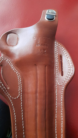 Vendo fantástica funda de piel auténtica para revólver S&W de 6”.  Hecha a mano    80€ puesta en casa 00