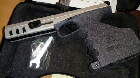 Se vende Walther SP22 M4.
Ideal para iniciarse sin un gran desembolso, cacha anatómicas, cañón 6" 12