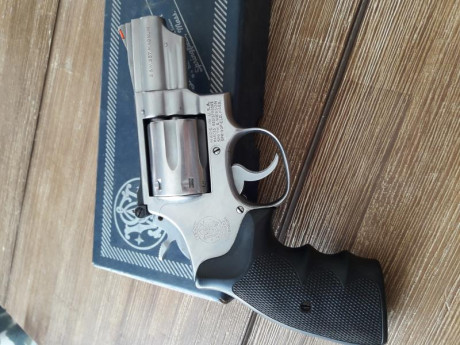 Hola! Vendo mi revólver smith&wesson mod.66, calibre 357 magnum y caño  2,5 ". Soy el segundo 40