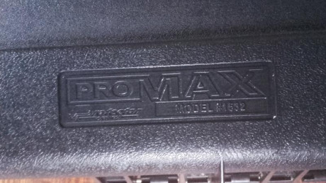 Maletin para dos carabinas con visor.
No se tocan entre si ppr los "pilares" del centro.
Tambien 11