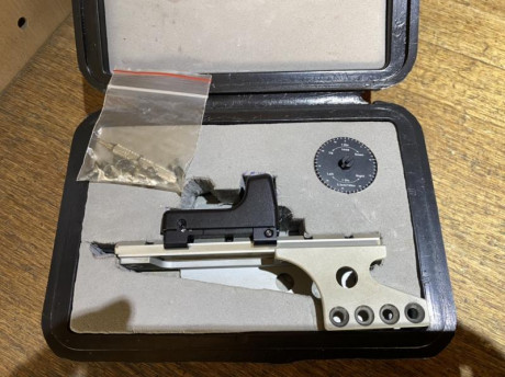 Montura tanfoglio para poner red dot. Sólo la montura con todos los tornillos laterales. 50 euros. Se 00