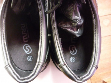 Por acumulación de calzado vendo estos zapatos Iturri de dotación en numero 42, están sin estrenar, nos 11