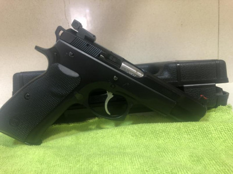 Hola muy a mi pesar tengo que poner en venta algunas de mis armas en este anuncio pongo a la venta la 01