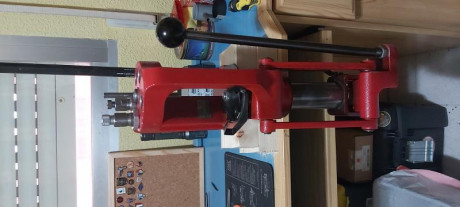 Vendo por falta de uso, prensa progresiva Hornady Projector Americana. Robusta como ella sola. Shell plate 10