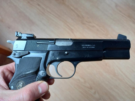 Vendo esta Browning HP 35 del año 91, calibre 9 mm Pb, siempre la he tenido yo, se encuentra en perfectas 00