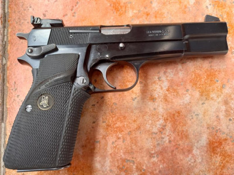 Vendo esta Browning HP 35 del año 91, calibre 9 mm Pb, siempre la he tenido yo, se encuentra en perfectas 40