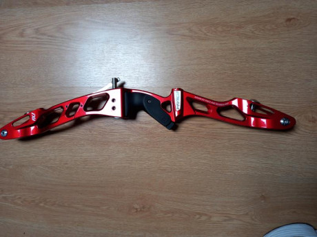 Vendo este cuerpo de arco marca Fivics modelo FX1 25" que se encuentra como nuevo,solo lo use en 02