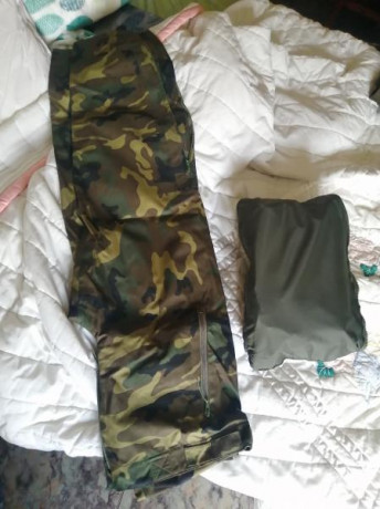 Vendo 2 pantalones de agua del Ejército Español, en verde mimeta, fabricados en poliester, poliuretano 02