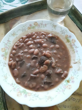 Hoy para comer acelgas hervidas y chuletón de vaca gallega vieja con seis semanas de maduración en cámara 42