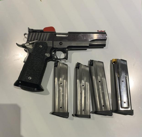 Hola buenas pongo a la venta una pistola STI EAGLE 5.1 del 40S&W con cuatro cargadores tres de STI 01