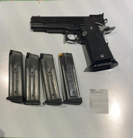 Hola buenas pongo a la venta una pistola STI EAGLE 5.1 del 40S&W con cuatro cargadores tres de STI 00