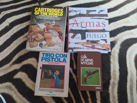 Vendo " el tiro con pistola" del campeon Britanico Paul Leathetdale", "cartuchos del 00