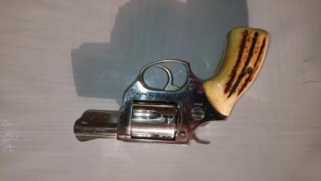 Buenas vendo revolver Astra Cadix Inox cañon 2 pulgadas
Calibre 38 spl.
Acero inoxidable
Cachas custom 00