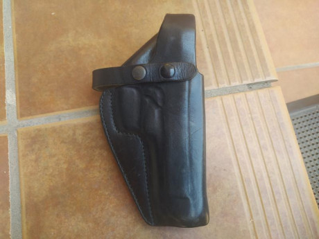 Vendo funda de servicio para Bereta 92 o Taurus 99 de servicio color negra.
La funda es de cuerro, con 00