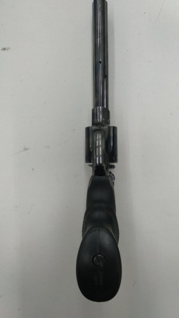 Buenas a todos,
Un amigo me pide que le anuncie para vender este revolver marca SMITH & WESSON calibre 12