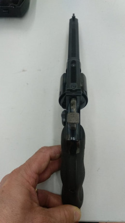 Buenas a todos,
Un amigo me pide que le anuncie para vender este revolver marca SMITH & WESSON calibre 11