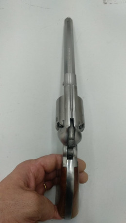 Buenas a todos,
Un amigo me pide que le anuncie para vender este revolver, es un Armi San Paolo replica 02