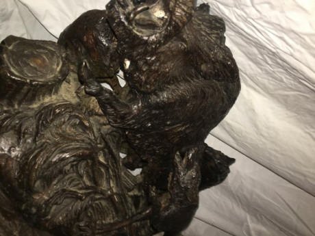 Pongo a la Venta una Escultura de un amigo de Bronce - Escena de Caza de un Jabalí atacado por perros 11