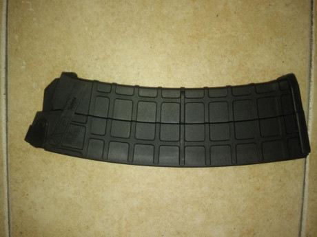 Hola, vendo cargador de 10 cartuchos para la escopeta Saiga 12, es de la marca pro mag y está sin estrenar, 01