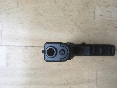 Se vende Glock17 tercera Gen. en su caja original 3 cargadores,ayuda al cargador.El arma está apenas sin 31