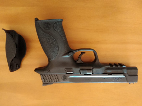 Un compañero del club pone en venta esta magnífica pistola de calibre 9 mm parabellum marca Smith & 02