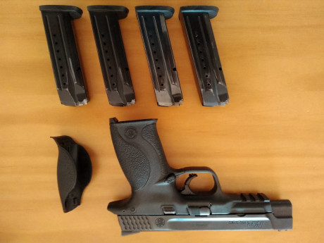 Un compañero del club pone en venta esta magnífica pistola de calibre 9 mm parabellum marca Smith & 01