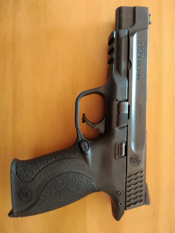 Un compañero del club pone en venta esta magnífica pistola de calibre 9 mm parabellum marca Smith & 00
