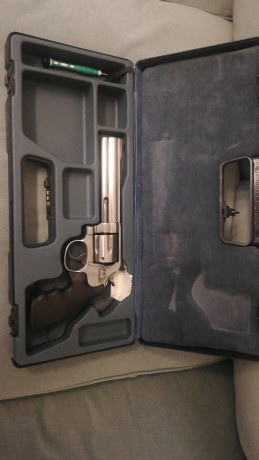 *******Vendido*********


       :rifle: Se vende S&W 686 en muy buenas condiciones.

Maletin, cacha 00