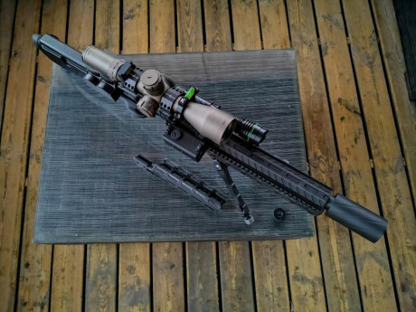 Vendo Airgun Technology Uragan 25. cal customizado con Regulador Huma-Air instalado Debido construcción 00