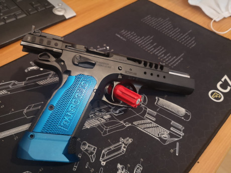 Es de un compañero de tiro 1700€ negociables con funda ghost one 01