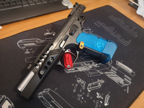 Es de un compañero de tiro 1700€ negociables con funda ghost one 00