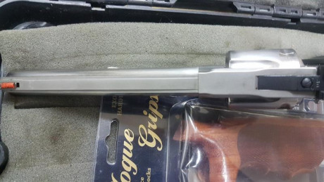 Vendo Colt King Cobra Inox 6" en Barcelona. 
Empuñadura hoguera nueva y estuche.
Guiado en F Como 02