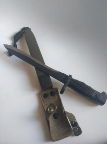 Vendo bayoneta de CETME con su funda.
Se encuentra en Barcelona.
Precio: 50 eur. negociables 01