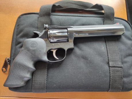 Vendo revólver Wesson Firearms calibre 357 magnum, 6 pulgadas.
Cacha de goma monogrip hogue.
Poco uso, 02