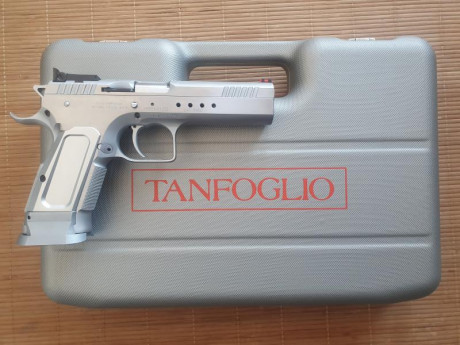 Vendo esta fantástica Tanfoglio Custom limited.  Está nueva, en 9mm habré tirado 600-700 tiros y en 40mm 12