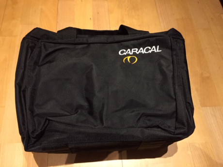 Vendida nueva a estrenar, bolsa tirador 40x25x15 cm. Material tipo cordura muy resistente. Incluye correa 00