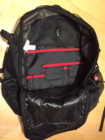 VENDIDA, nueva a estrenar, Mochila especialmente resistente y de gran volumrn. Modelo Coleman RTX3500i 02