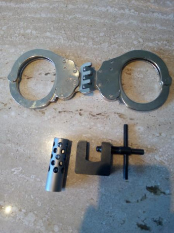 Grilletes alcyon 30€
Bocacha apagallamas bergara para calibre 222. 90€
Llave de mover punto de mira de 00