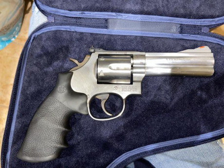 Vendo Revólver Smith Wesson 357 Magnun en unas excelentes condiciones, mejor ver para poder determinarlo 02