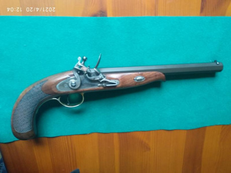 Vendo pistola marca Pedersoli es el modelo continental calibre 44 para bola 430-433 sistema chispa está 00