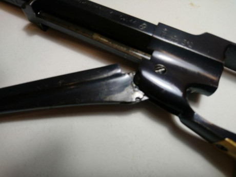Vendo Remington .44 New Model Army de Santa Bárbara. 
En buen estado de funcionamiento.
Tiene una pequeña 01