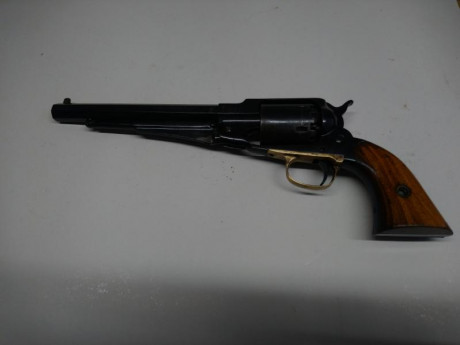Vendo Remington .44 New Model Army de Santa Bárbara. 
En buen estado de funcionamiento.
Tiene una pequeña 12