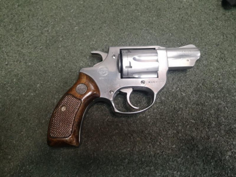 Buenas a todos:
Un amigo, vende un revólver Astra 680 en INOX propiedad de su mujer. El Revólver está 02