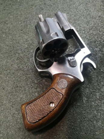 Buenas a todos:
Un amigo, vende un revólver Astra 680 en INOX propiedad de su mujer. El Revólver está 00