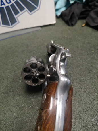 Buenas a todos:
Un amigo, vende un revólver Astra 680 en INOX propiedad de su mujer. El Revólver está 10