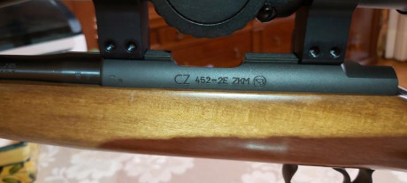 Vendo la carabina que se ve en las fotos, con un cargador de 5, con el visor que se ve, y con su bípode.
La 02