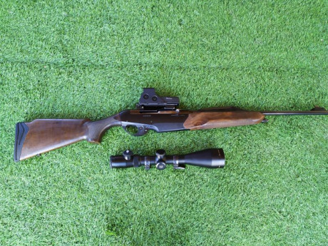 El equipo se compone de un rifle 30.06 Benelli Argo con monturas desmontables Apel y visor Nikon Monarch 32